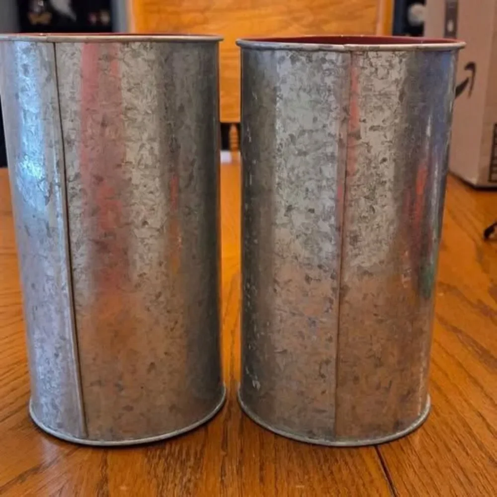 Set of eek flickering light metal cans